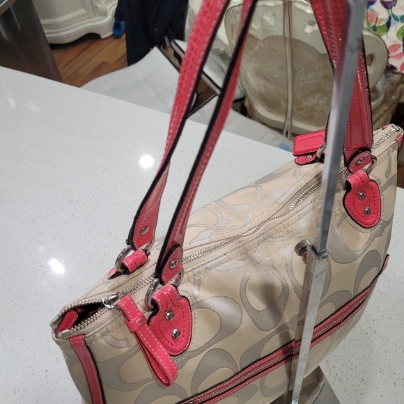 🔹️COACH 🔹️ metallic signature sateen tote ✨️🩷[ With Flaws] - Picture 4 of 17